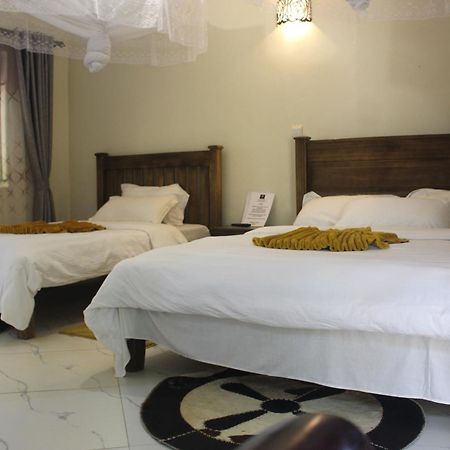 Montane Safaris Hotel Fort Portal Exterior photo