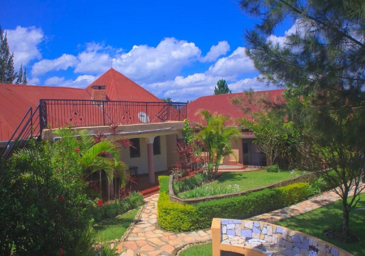 Montane Safaris Hotel Fort Portal Exterior photo