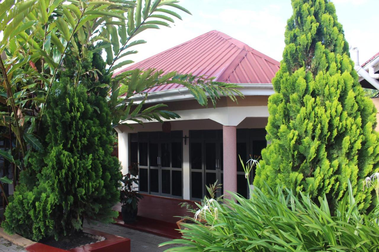 Montane Safaris Hotel Fort Portal Exterior photo