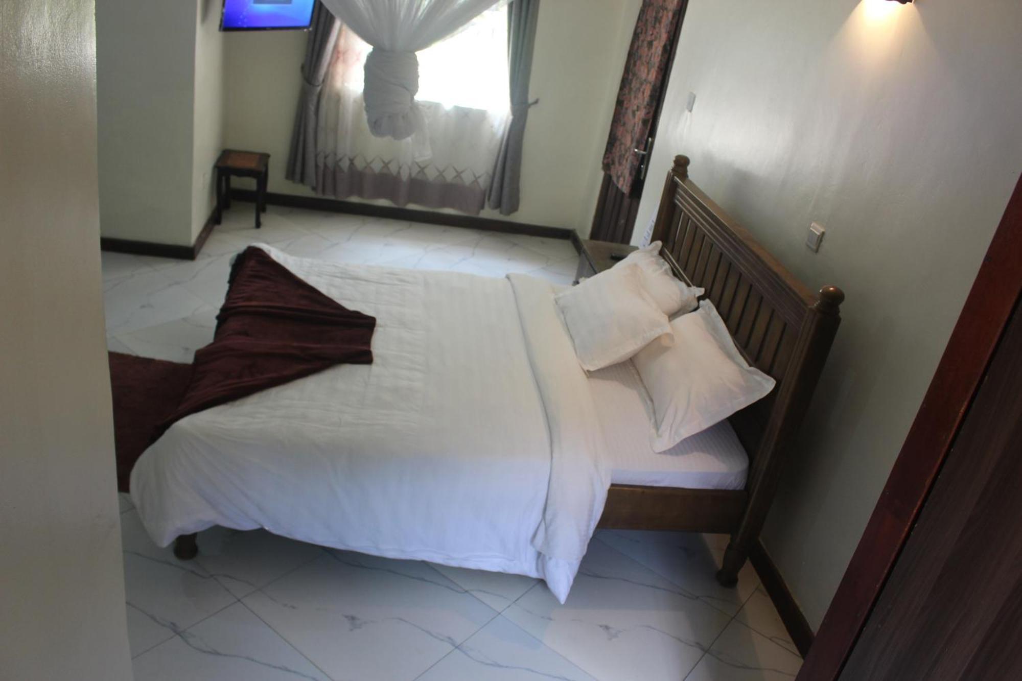 Montane Safaris Hotel Fort Portal Exterior photo