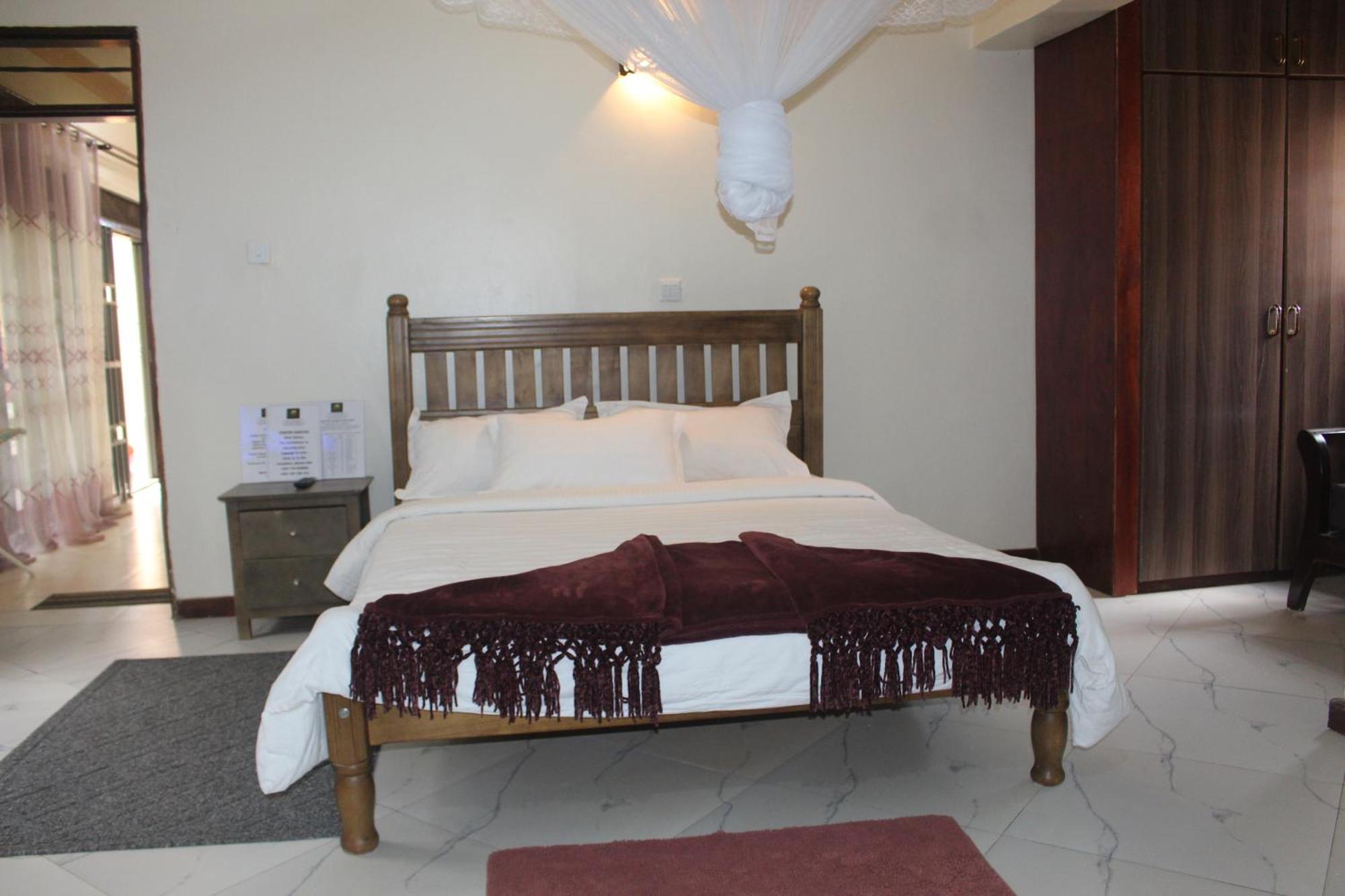 Montane Safaris Hotel Fort Portal Exterior photo