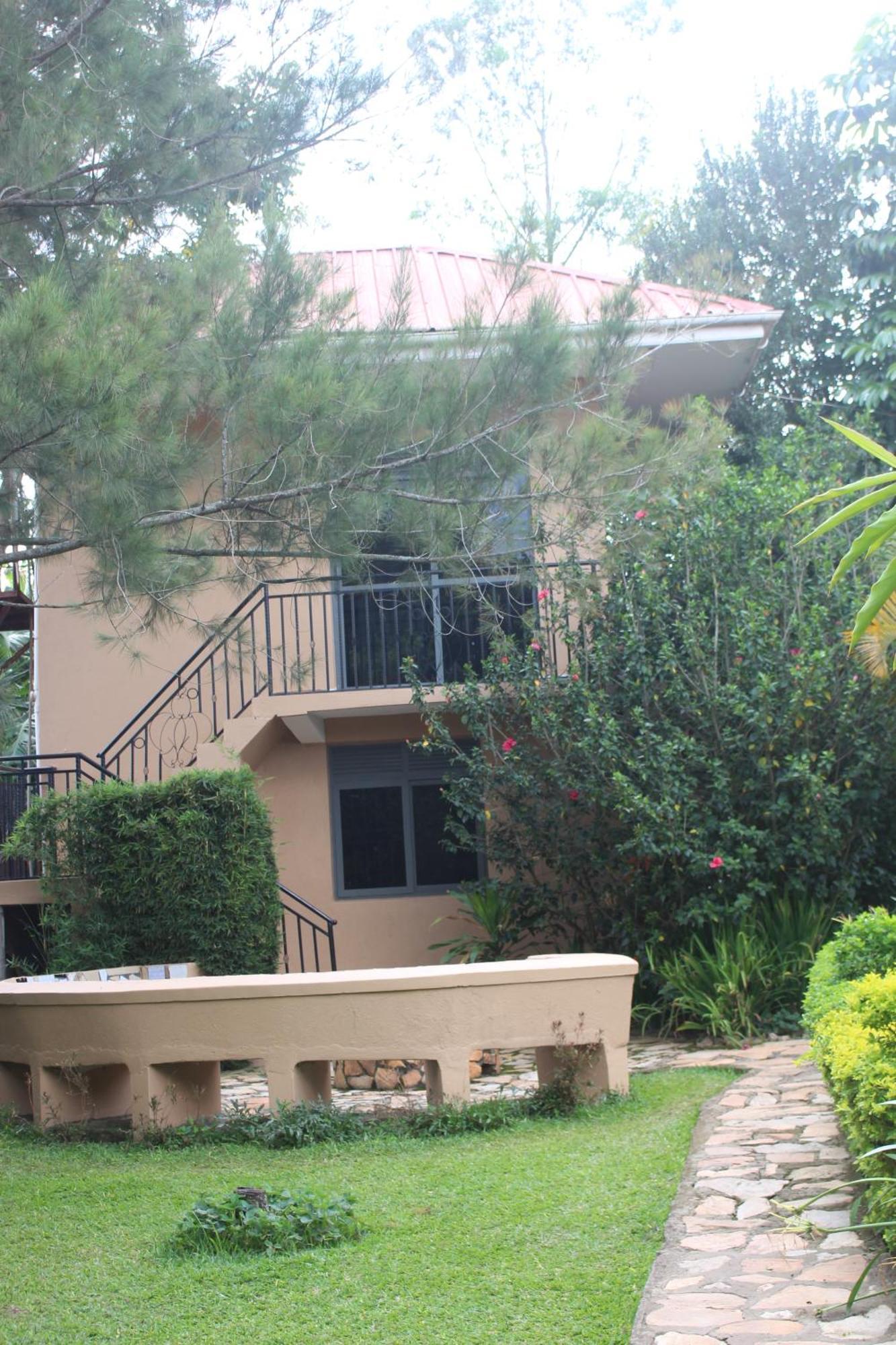 Montane Safaris Hotel Fort Portal Exterior photo