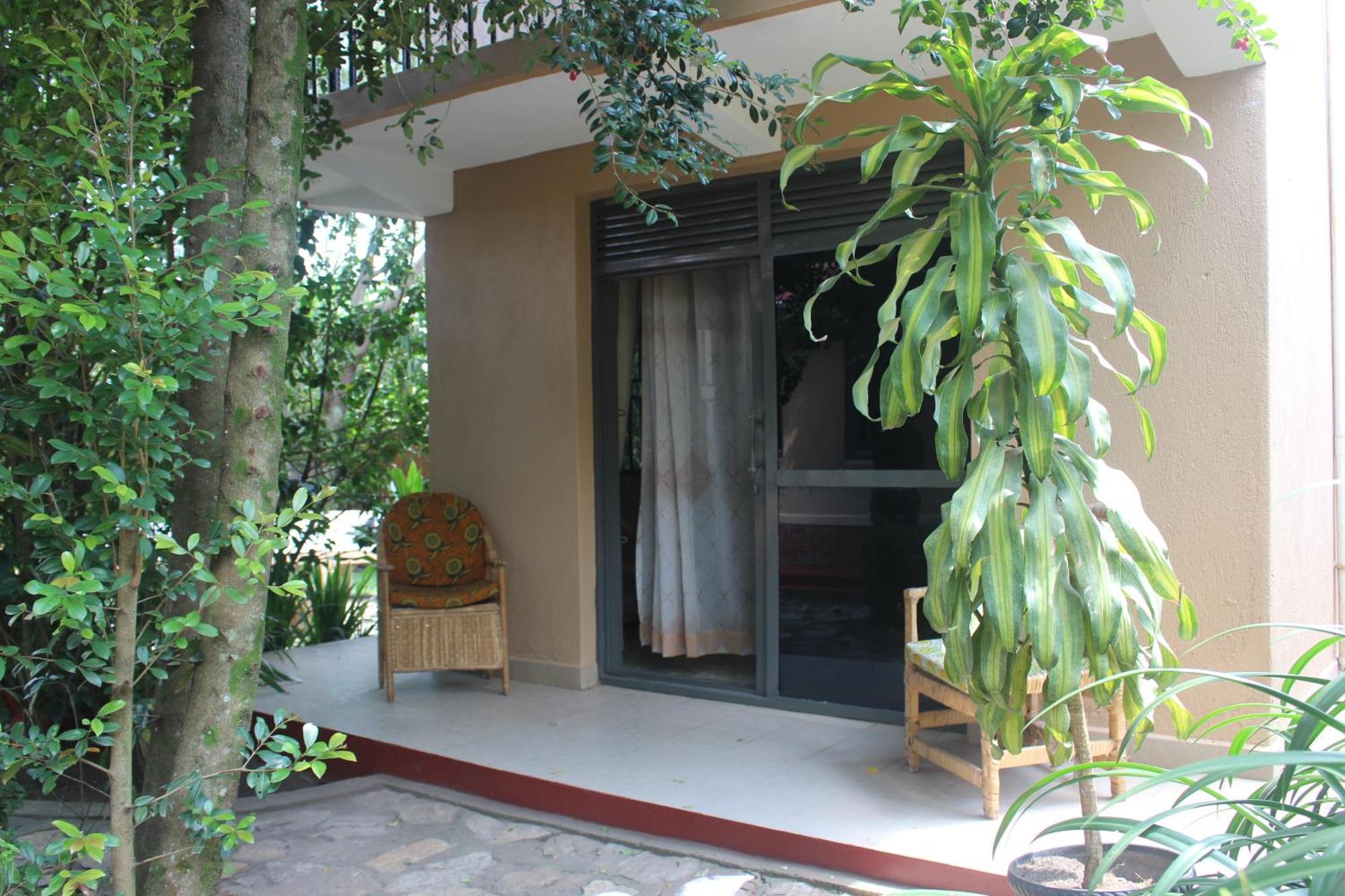 Montane Safaris Hotel Fort Portal Exterior photo