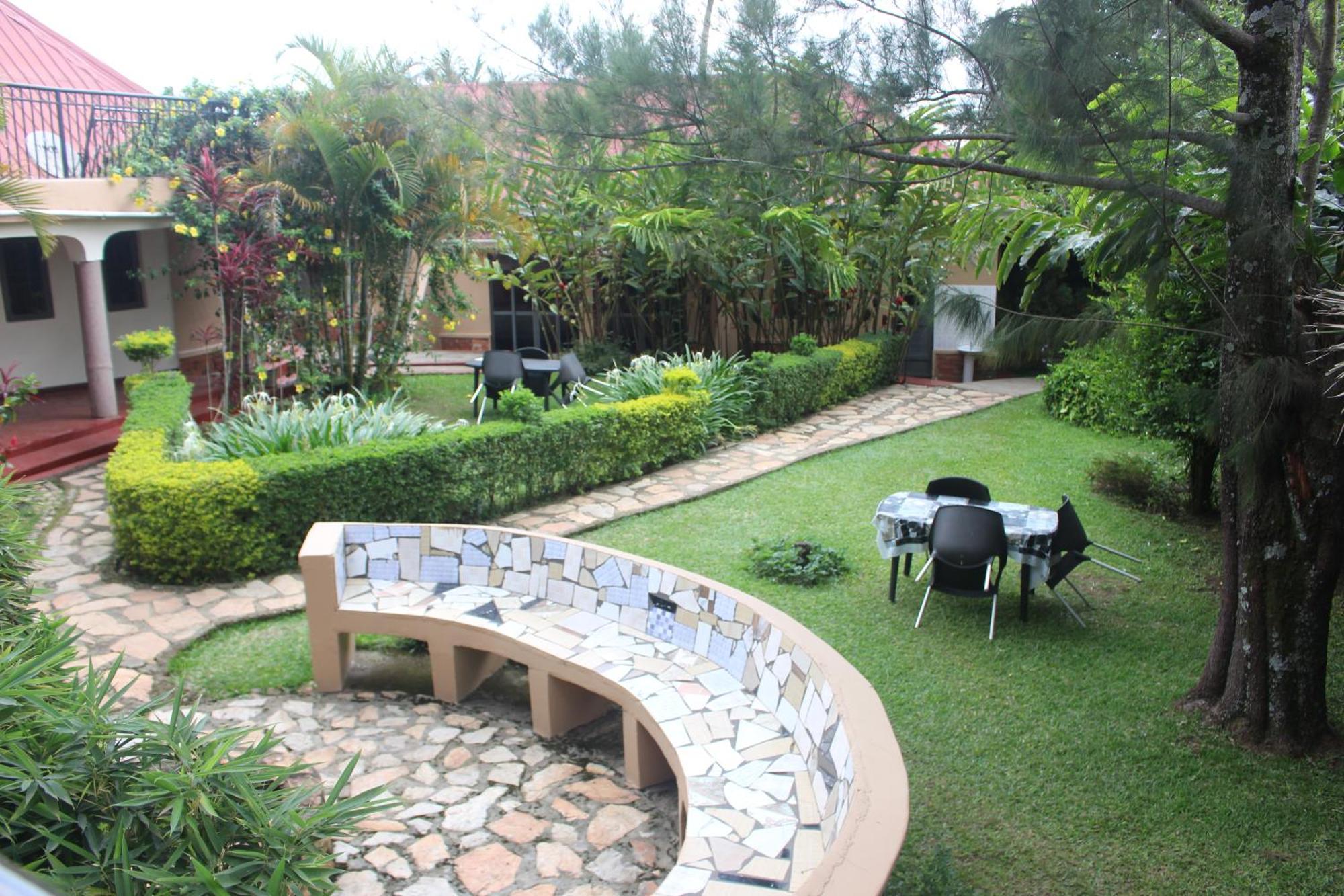 Montane Safaris Hotel Fort Portal Exterior photo