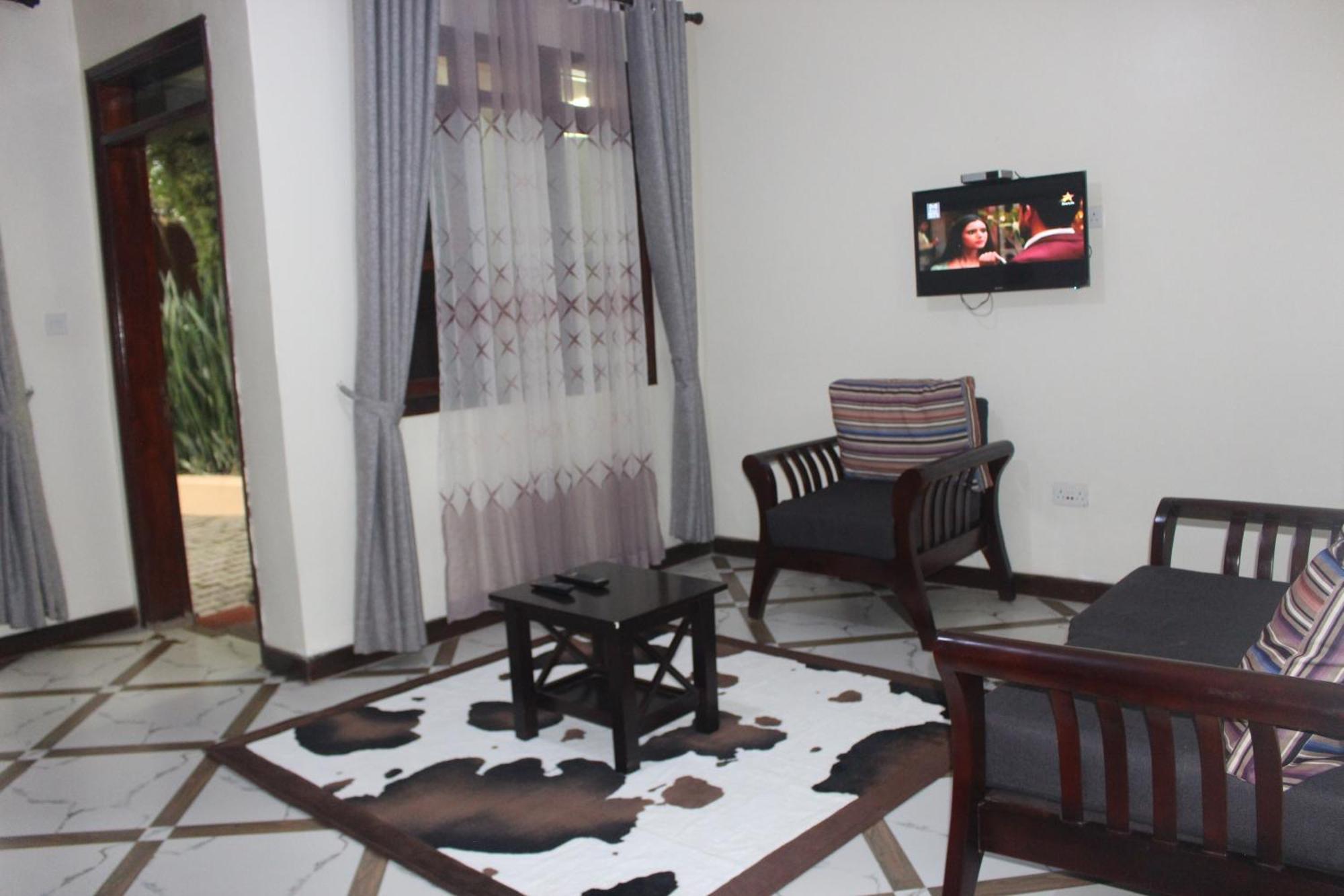 Montane Safaris Hotel Fort Portal Exterior photo