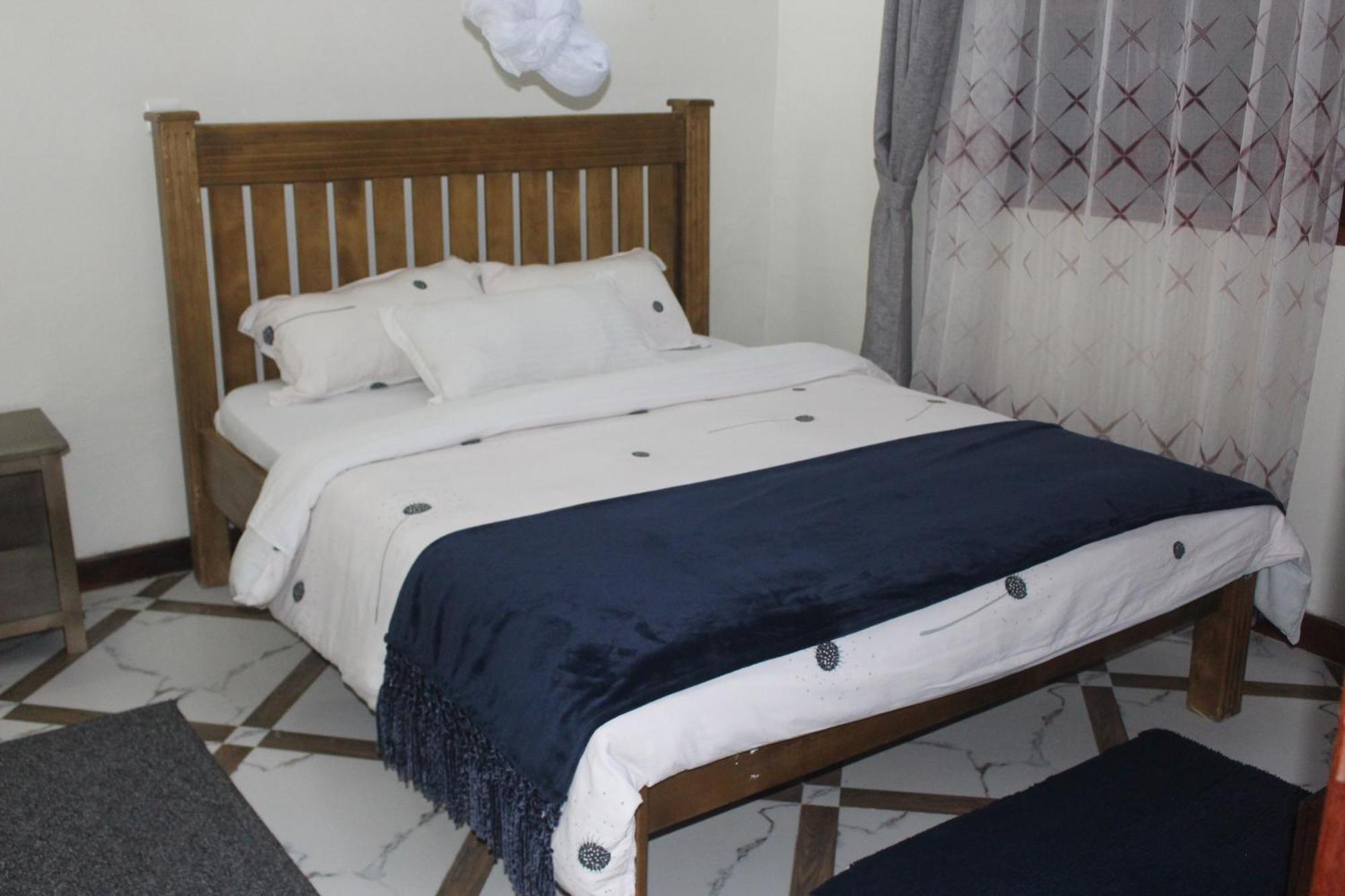 Montane Safaris Hotel Fort Portal Exterior photo
