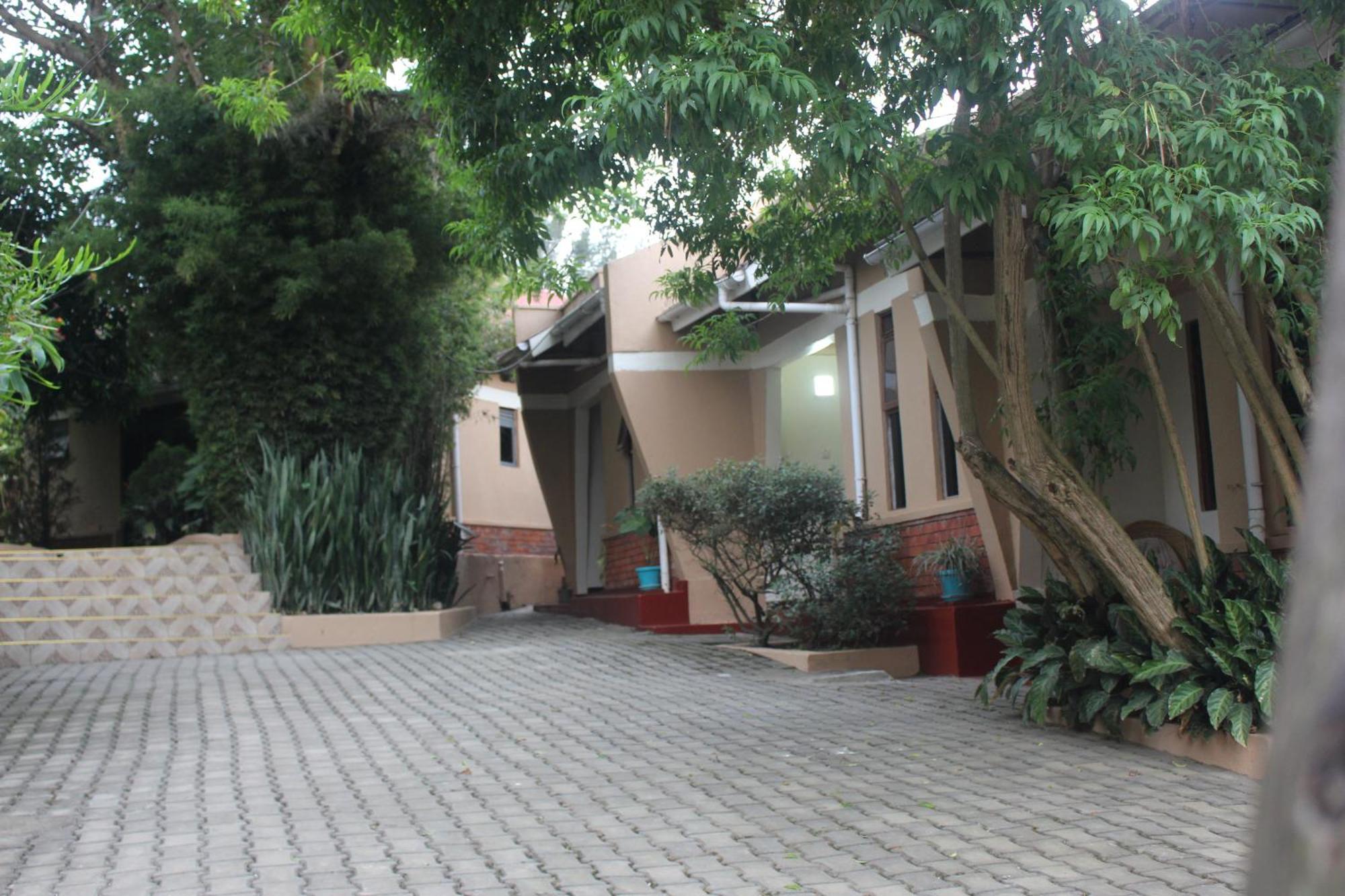 Montane Safaris Hotel Fort Portal Exterior photo